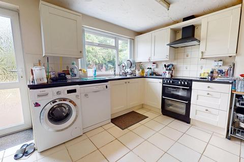 4 bedroom end of terrace house for sale, Cowley Road, The Headlands, NN11 9AS