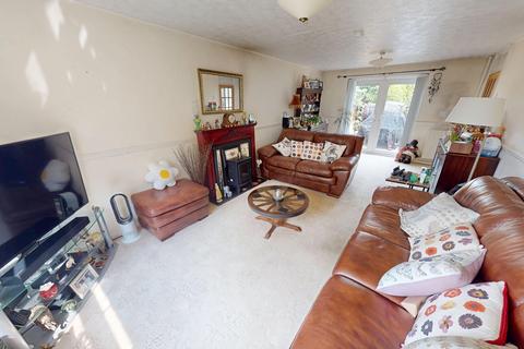 4 bedroom end of terrace house for sale, Cowley Road, The Headlands, NN11 9AS