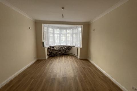 1 bedroom semi-detached house to rent, Elmsleigh Avenue, Harrow, HA3