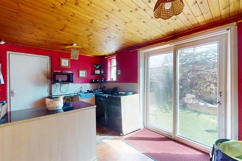 3 bedroom townhouse for sale, Newlands Grove, Northowram, Halifax