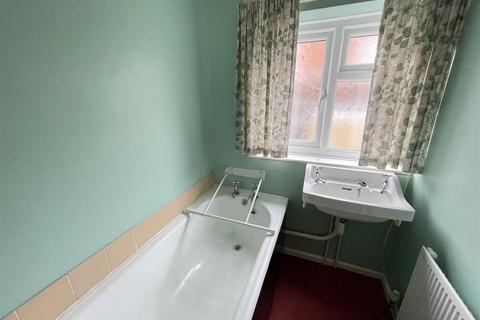 2 Avon Meadow, Downton, Salisbury, SP5 3LA