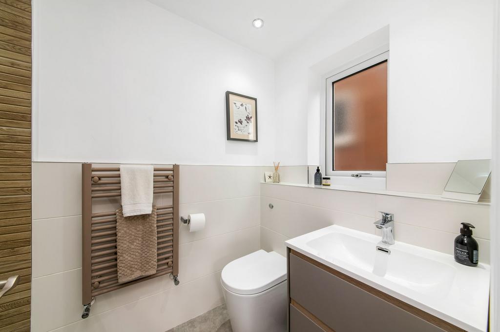 Bedroom one en suite shower room