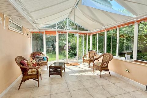 4 bedroom detached house for sale, Grosvenor Close, Ashley Heath, BH24 2HG