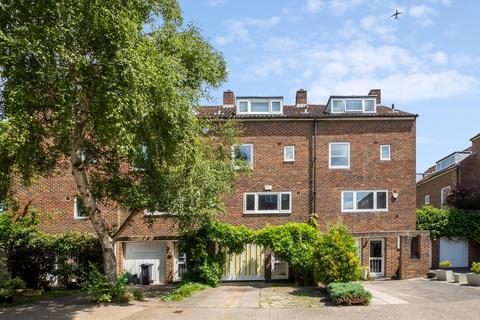 Chiswick Staithe, Hartington Road, London, W4