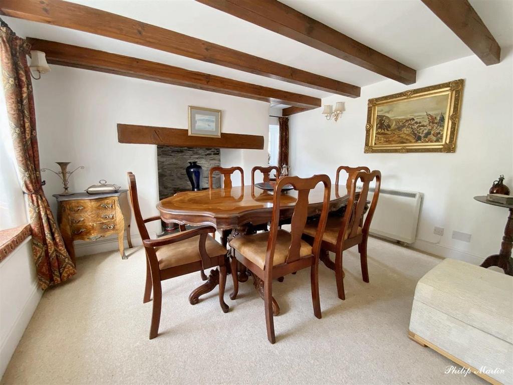 Dining room.jpg