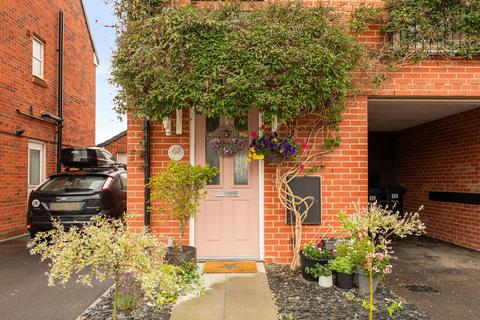 67 Adlam Way, Salisbury, SP2 9FA