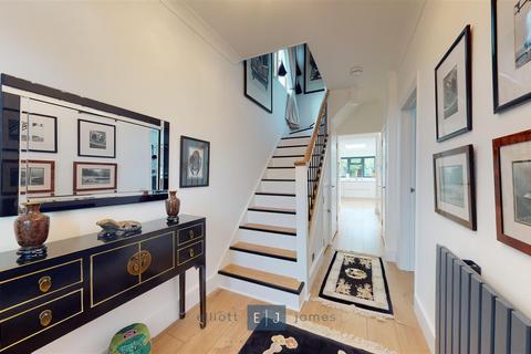 17 Harwater Drive, Loughton, IG10 1LP