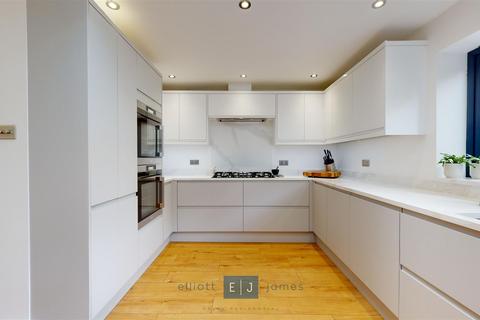 17 Harwater Drive, Loughton, IG10 1LP