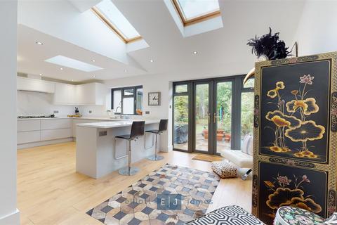 17 Harwater Drive, Loughton, IG10 1LP