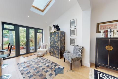 17 Harwater Drive, Loughton, IG10 1LP