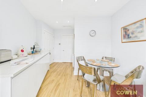 1 bedroom apartment for sale, Esplanade, Scarborough YO11