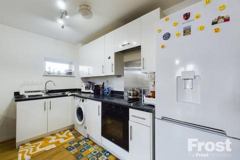2 bedroom apartment to rent, London Road, Ashford, Surrey, TW15
