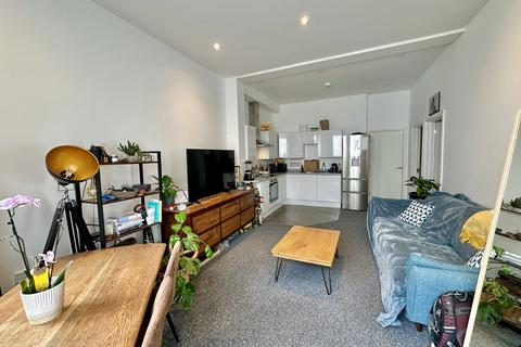 2 bedroom flat to rent, Upper Church Road, Weston-Super-Mare,