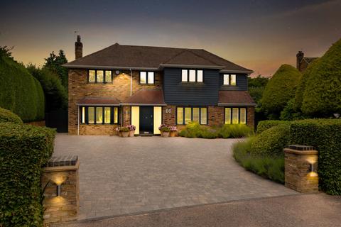 60 Howe Drive, Beaconsfield, HP9 2BD