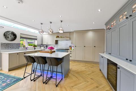 60 Howe Drive, Beaconsfield, HP9 2BD
