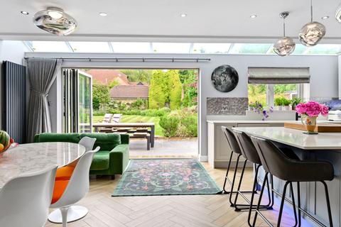 60 Howe Drive, Beaconsfield, HP9 2BD