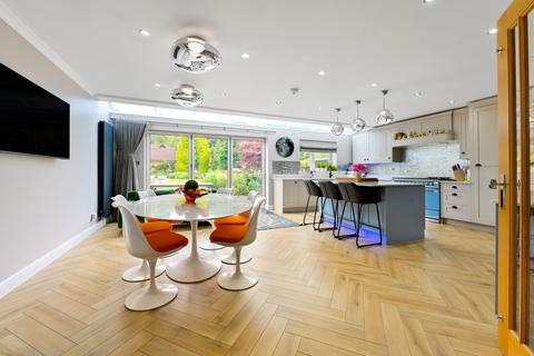 60 Howe Drive, Beaconsfield, HP9 2BD