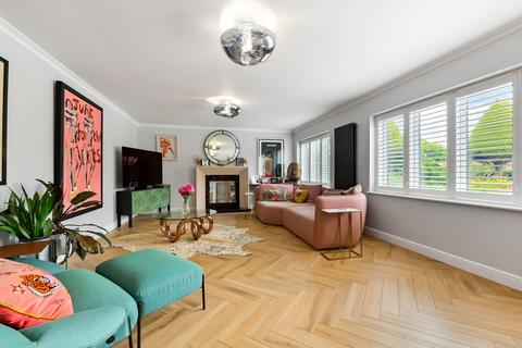 60 Howe Drive, Beaconsfield, HP9 2BD