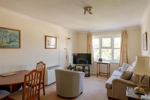 1 bedroom retirement property for sale, Westleigh Court, Nightingale Lane, Wanstead