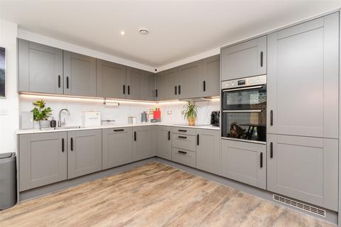 3 bedroom semi-detached house for sale, Glenway road, Rochester, Kent