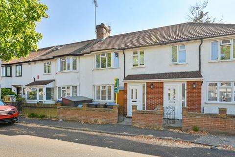 Long Walk, New Malden, KT3