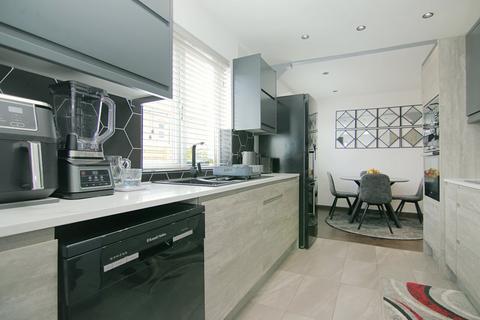 2 bedroom bungalow for sale, Speeton Avenue, Horton Bank Top, Bradford, BD7