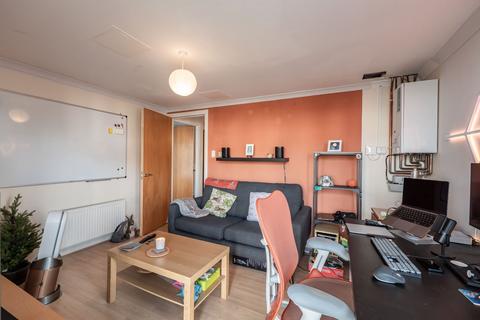 25/14 Brunswick Road, Edinburgh, EH7 5GY