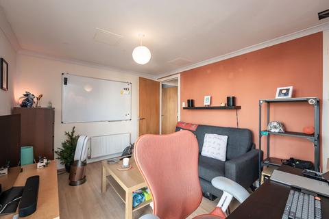 25/14 Brunswick Road, Edinburgh, EH7 5GY