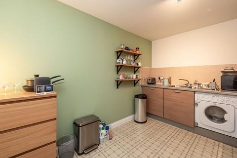 25/14 Brunswick Road, Edinburgh, EH7 5GY