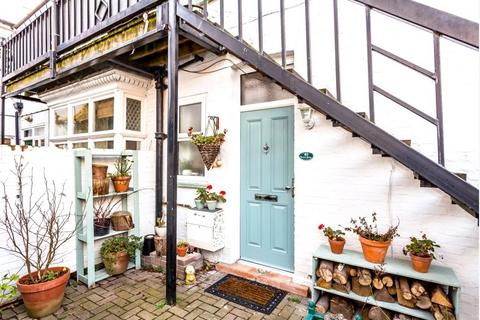 1 bedroom flat to rent, Grove Road, Windsor, SL4