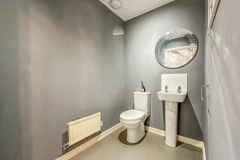 22 Oldmead Close, Romford, RM3 9FH