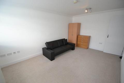 Studio to rent, Earlham House, Norwich NR2