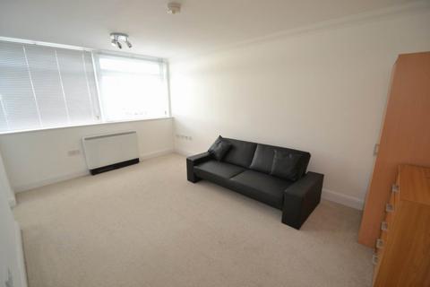 Studio to rent, Earlham House, Norwich NR2