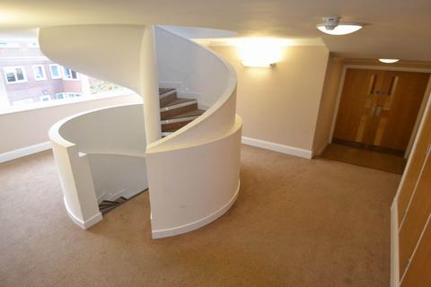 Studio to rent, Earlham House, Norwich NR2
