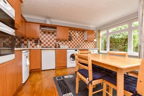 61 Inveresk Gardens, Worcester Park, KT4 7BB
