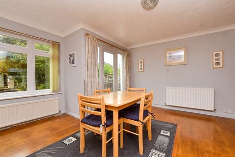 61 Inveresk Gardens, Worcester Park, KT4 7BB