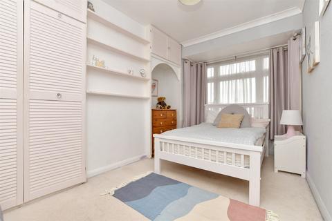 61 Inveresk Gardens, Worcester Park, KT4 7BB
