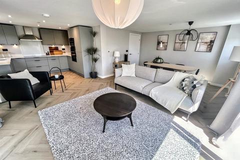 3 bedroom flat for sale, Bournemouth