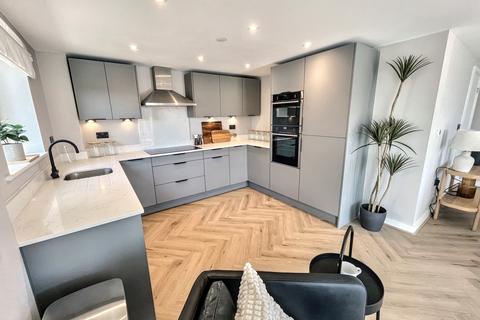 3 bedroom flat for sale, Bournemouth