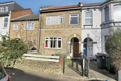 3 bedroom flat for sale, Selwyn Road, London