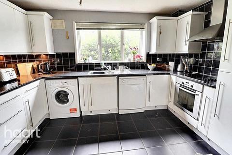 42 Corbridge Drive, Luton, LU2 9UH