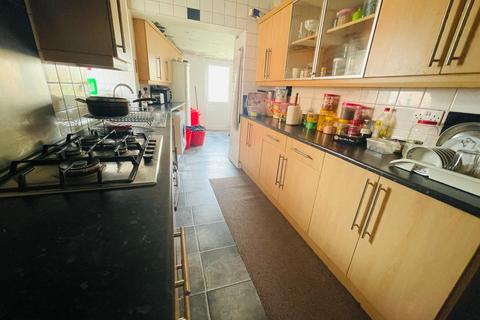 3 bedroom semi-detached house for sale, Manorford Avenue, West Bromwich, B71
