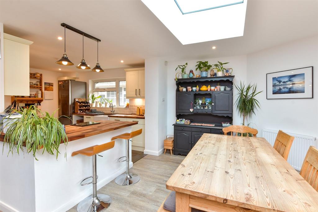 Kitchen/ Dining Area