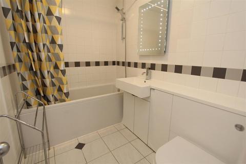 2 bedroom flat to rent, Langtons Wharf, The Calls