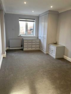 2 bedroom apartment to rent, Regents Park Road, London N3