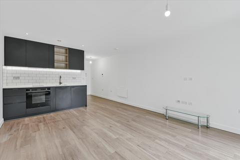 Studio to rent, Beaufort Square, London, NW9