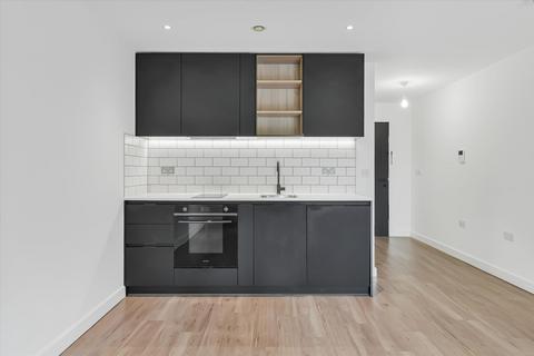 Studio to rent, Beaufort Square, London, NW9