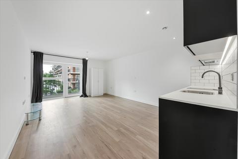 Studio to rent, Beaufort Square, London, NW9