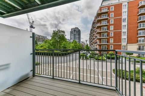 Studio to rent, Beaufort Square, London, NW9