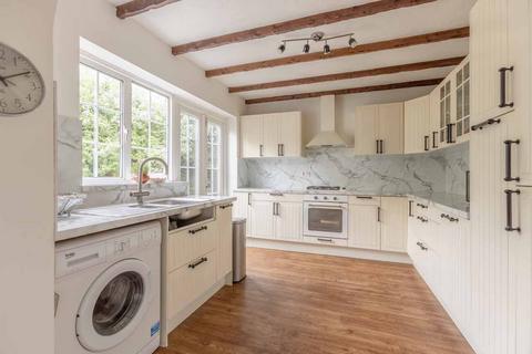 328 The Parkway, Iver, SL0 0RL
